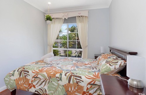 Buff Point House | Lakeside Retreat - Cheerful Family Home with Pool