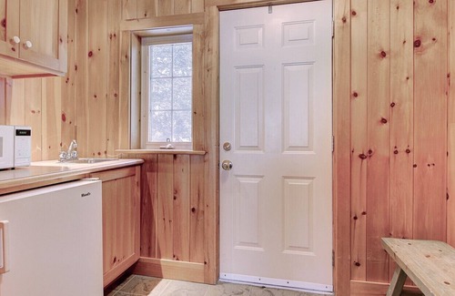 Georgina Ski Chalet | Lakeside Retreat cottage with ideal lakeView (divot)