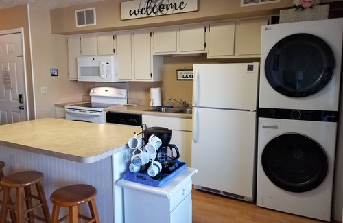 Port Clinton Apartment | Lakeside Retreat- Lake Erie