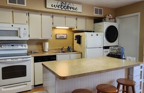 Port Clinton Apartment | Lakeside Retreat- Lake Erie
