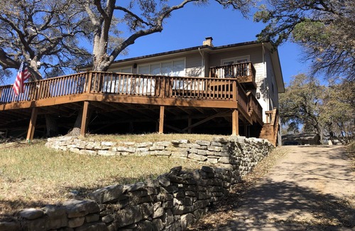 Spicewood House | Lakeside Retreat on Lake Travis near Austin, Texas