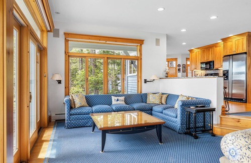 Raymond House | Lakeside retreat on Little Sebago Lake
