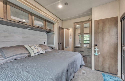 Blue Mountain Cabin | Lakeside Retreat on Neely Henry Lake by RedAwning