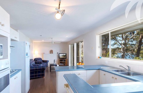 Smiths Lake House | Lakeside Retreat @ Smiths Lake