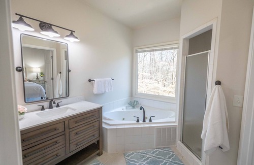 Gainesville House | Lakeside Retreat w/Hot Tub & Private 2 story Dock