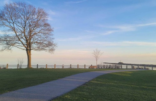 Clarington House | Lakeside Serenity: A Modern 3BR Family Getaway