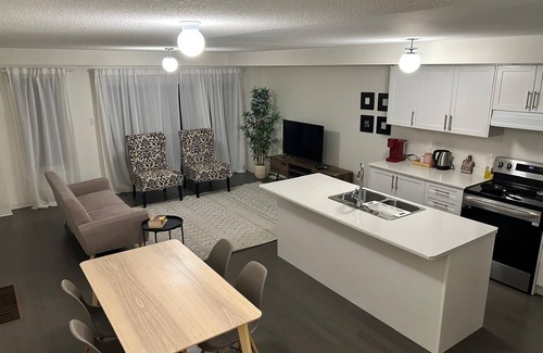 Clarington House | Lakeside Serenity: A Modern 3BR Family Getaway