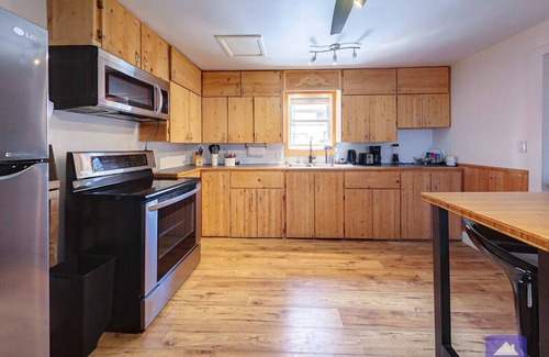 Deseronto House | Lakeside Serenity: Charming 3-Bedroom Retreat