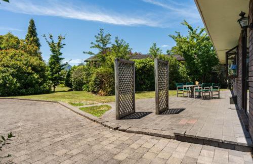 Rainbow Point House | Lakeside Serenity - Taupo Holiday Home