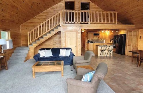 Lincoln House | Lakeside Serenity