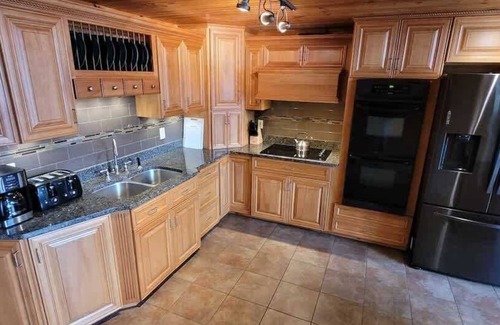 Lincoln House | Lakeside Serenity