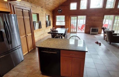 Lincoln House | Lakeside Serenity