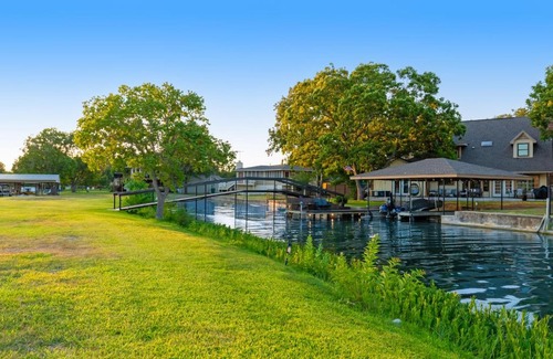 Granite Shoals House | Lakeside Serenity