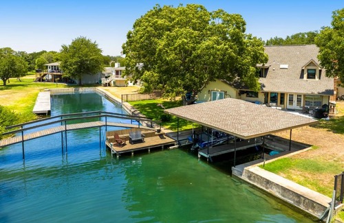 Granite Shoals House | Lakeside Serenity