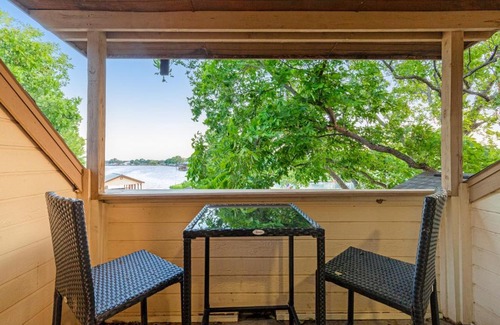 Granite Shoals House | Lakeside Serenity