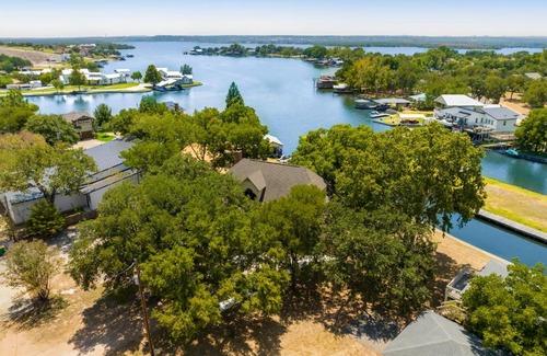 Granite Shoals House | Lakeside Serenity