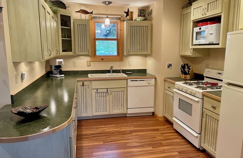 Park Rapids House | Lakeside Solitude - New Listing- Enjoy a beautiful cabin on quiet Lake