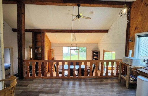 Lac-Cayamant Ski Chalet | Lakeside Therapy waterfront cottage on Lac Cayamant
