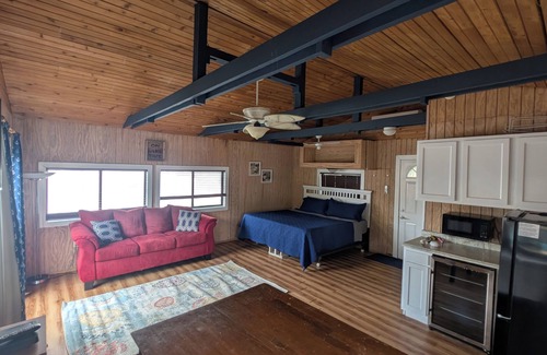 Gravois Mills Cottage | Lakeside Tiki Cottage-1 bedroom Studio cottage in delightful Gravois Mills