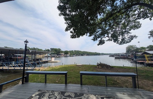 Gravois Mills Cottage | Lakeside Tiki Cottage-1 bedroom Studio cottage in delightful Gravois Mills
