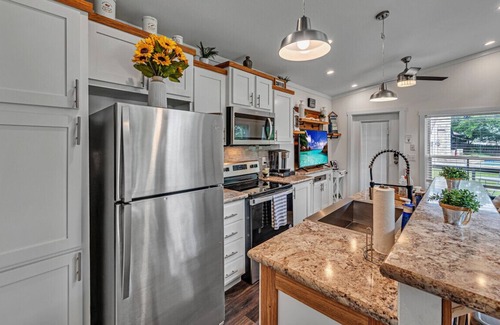 Belton House | Lakeside Tiny Home|Boat Parking | Lake Access