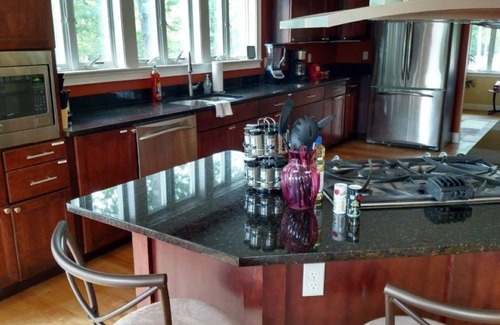 Purgatory House | Lakeside Vacation Home