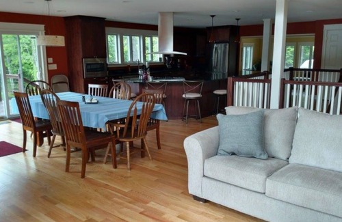 Purgatory House | Lakeside Vacation Home