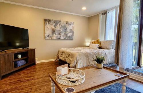 Diamondhead Apartment | Lakeside Villa - Quite Location, walk to the pool and to the Country Club