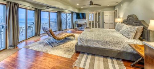 Miller Beach Villa | Lakeside Villa with a Hot Tub and Amazing Views on Lake Michigan, Indiana