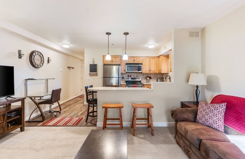 Ogden Condo | Lakeside Village Haven | Pool |Hot Tub |Pickleball