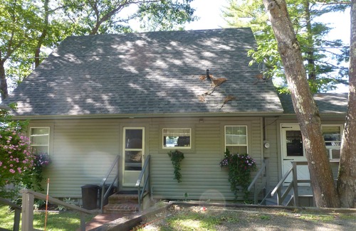 Warren House | Lakeside Year Round House on the Water's Edge, deck and beautiful sunsets!