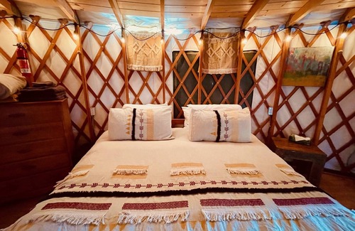 Greater Madawaska Cottage | Lakeside Yurt, 5 mins to Ski Hill
