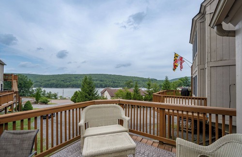 Thayerville Condo | Lakeview 2-bedroom condo with wood fireplace