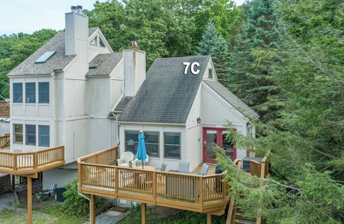 Thayerville Condo | Lakeview 2-bedroom condo with wood fireplace