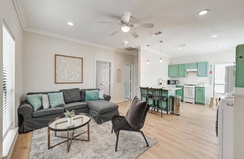 Rowlett House | Lakeview 2BR/1B Guest Home with Hot Tub