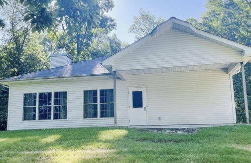 Pershing Cabin | Lakeview Cabin B, Geneva Center Woodland Campsites in Rochester Indiana