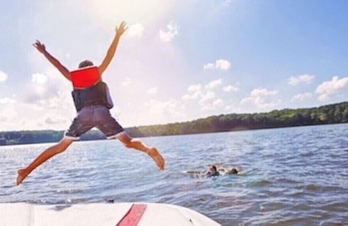 White Haven Cabin | Lakeview Cabin of Lake Ag-mar sleeps 15 w/ Hot Tub