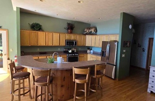 Eagle Bay Ski Chalet | Lakeview Chalet @ Beachfront Eagle Bay Village