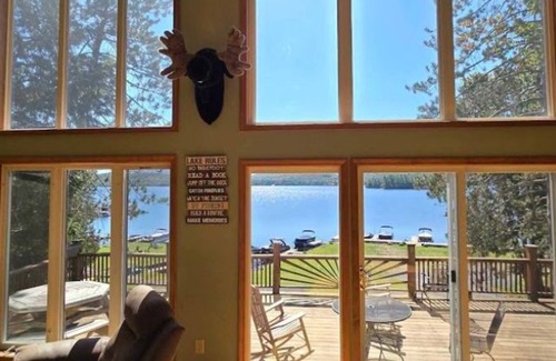 Eagle Bay Ski Chalet | Lakeview Chalet @ Beachfront Eagle Bay Village