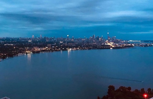 Humber Bay Shores Condo | Lakeview CNTower shore/skyline. Vista Unit of Canada' Tallest Waterfront Complex