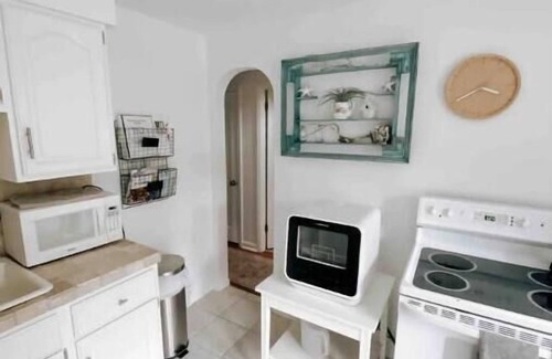 Spring Lake House | Lakeview Cottage: A Cozy Getaway Near the Beach