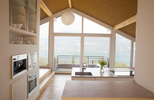 Krattigen Apartment | Lakeview Gem
