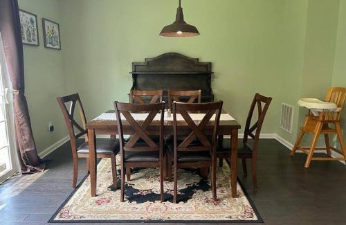 Newark Villa | Lakeview home 6 mins drive to University of Delaware