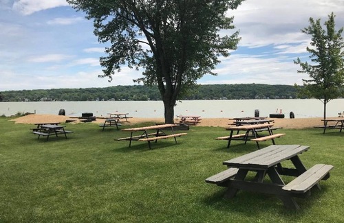 Como House | Lakeview Home w loft, & Paddleboards, w optional Pontoon Rental