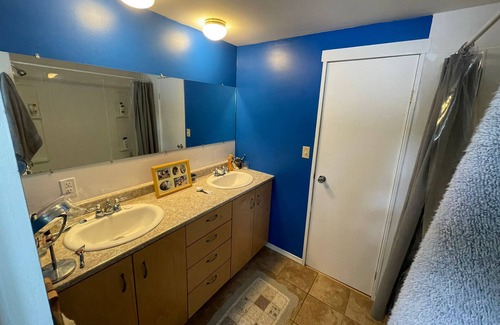 Nelson House | Lakeview home with cozy bedrooms, comfy furniture & beautiful views of lake.