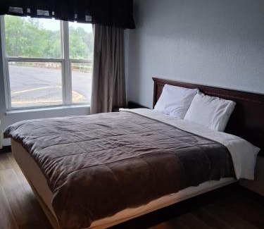 Lake St Louis Hotel | Lakeview Inn