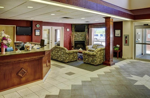 Chetwynd Hotel | Lakeview Inns & Suites - Chetwynd