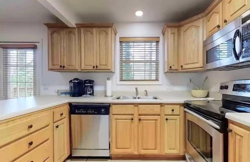 Lake Sequoyah Cabin | Lakeview, Lake access,Covered deck, Fiber optic Wi-FI