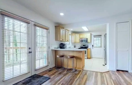 Lake Sequoyah Cabin | Lakeview, Lake access,Covered deck, Fiber optic Wi-FI