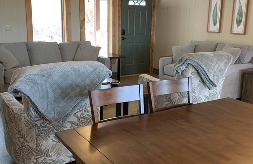 Urbana Cabin | Lakeview Landing & Cottage Cabin